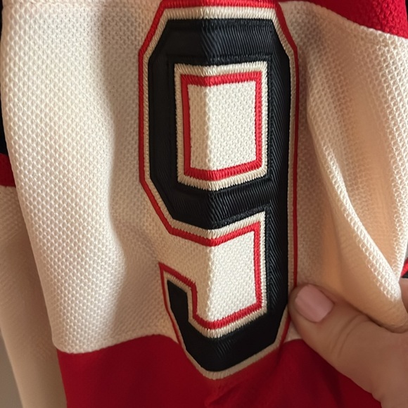 Chicago Blackhawks Bobby Hull 2009 Winter Classic Jersey - Picture 7 of 10